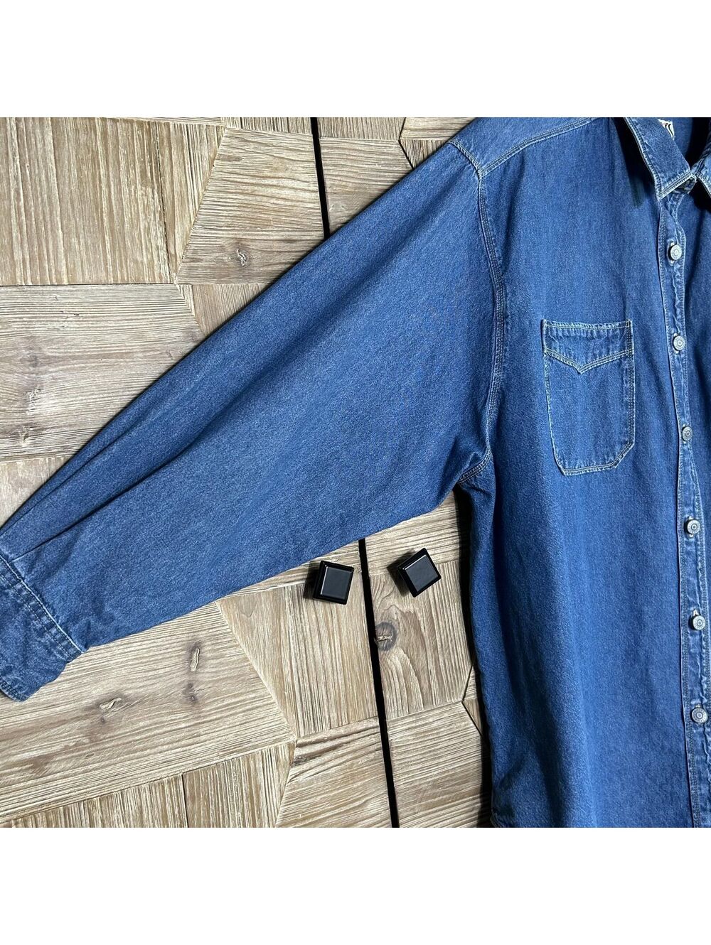 Vintage Bill Blass Unisex Adult Vintage Denim Button-Up Shirt Casual Blue XL - Picture 3 of 6